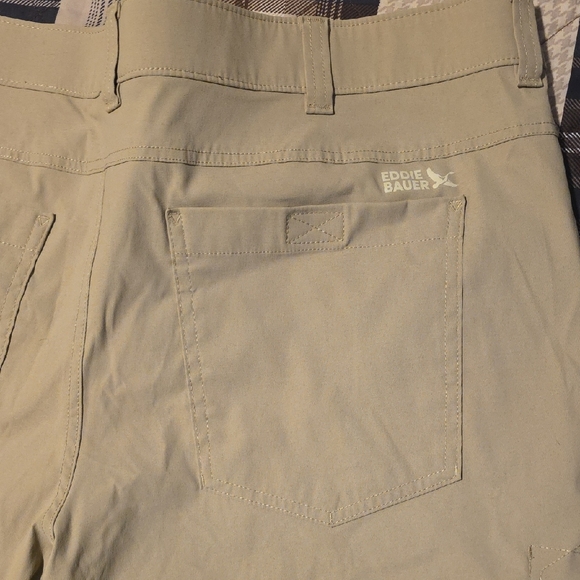 Eddie Bauer Men's Khaki Cargo Pants - Picture 7 of 9